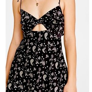 Paisley mini dress from For love and lemons 💛✨🍃